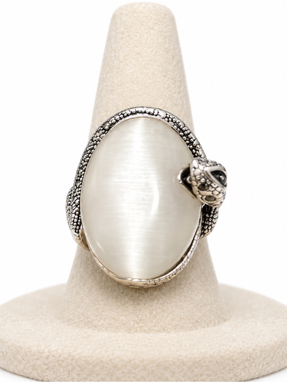 Silver Tone Oval White Gemstone Ring Size 9 Bezel Set Cat eye effect Snake